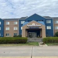 AmericInn by Wyndham Hays, hotel sa Hays