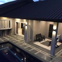 Pool Villa with 3 bedrooms, hotel poblíž Letiště Labuan - LBU, Labuan