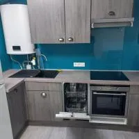 T2 refait à Neuf au calme avec TV et Fibre، فندق في Craponne