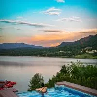 Hotel Roser House Boutique - pe malul lacului Colibita – hotel w mieście Colibiţa