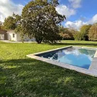 Angoulême में, होटल Villa Pavone
