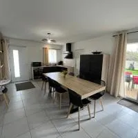 Gîte neuf, à 12mn du Futuroscope, 9 personnes-Le Coquelicot, hotell i Vendeuvre-du-Poitou