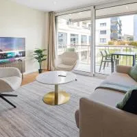 Visionary Hospitality Embrach, Zürich - Premium Apartments with Free Parking, Washer, Kitchen, Rooftop Terrace, Lounge, Bus Stop, Train Station, 15' Airport, hotel u gradu 'Embrach'