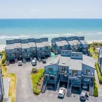 MidCentury Modern Townhome in Topsail!, hotel i North Topsail Beach