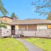 Spacious Retreat 3 Miles to Airport 12 to Seattle, hotel en Burien
