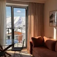 Ski Zoo Apartments, new gudauri، فندق في Kʼumlistsʼikhe