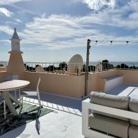 Marinha Coast Vue mer, rooftop, piscine, &agrave; Praia da Marinha, Hotel in Lagoa