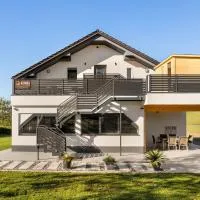 Apartmaji Kunej pod Gradom with sauna, hotel di Podsreda