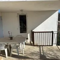 Appartement Rez de Chaussée, hotel v destinaci Saint-Rome-de-Cernon