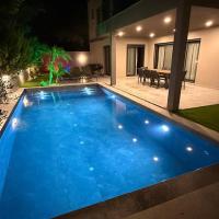 S&Uuml;PER Vip Havuzlu M&uuml;stakil odalar banyolu, hotel u Če&scaron;mama