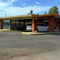 OYO Hickory House Inn, hotel sa Dexter