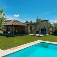 Wine Studio with BBQ & pool, хотел в Las Heras
