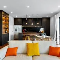 Its a bit country and a bit town: Karaka şehrinde bir otel