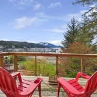 Family Getaway in Juneau, Alaska Unforgettable Ocean and Mountain Views, hotel poblíž Gustavus Airport - GST, Mendenhaven