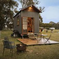 Hillsview Cottage by Tiny Away, hotel u gradu Taradale
