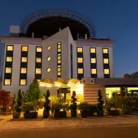 Castagna Palace Hotel & Restaurant، فندق في مونتيكيو ماجوري