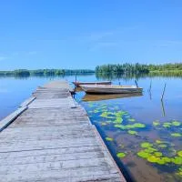 Host Harmony Boats stay play lake cabin, hotel en Broby