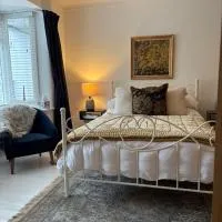 Number 78 Boutique M56 Junction 12 located 5 minutes drive from Frodsham Continental breakfast Included Entire accommodation comprises of a Large double bedroom Separate lounge with sky tv Large bathroom with a free standing bath and shower, hotel a Frodsham