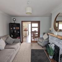 Sydenham Serenity: Bright Home with Conservatory, hotel near George Best Belfast City Airport - BHD, Belfast
