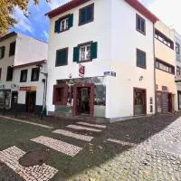 Machico Village Apartment - Private terrace & car park, hotel Machicóban