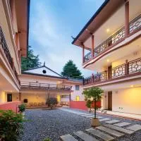 Zhangjiajie Tianchong Yunhai Courtyard Hotel-At the East gate of Zhangjiajie National Forest Park English Butler, Free Luggage Storage, Tour Plan -reserve tickets for various scenic spots-Self-Service Laundry, hotel u gradu Džangđađe