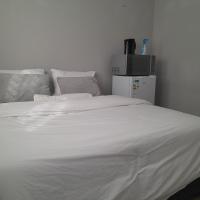 Shalom Villa Guesthouse Walvis, hotel cerca de Aeropuerto de Walvis Bay - WVB, Walvis Bay