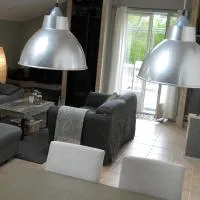 Maison van Stijn, Gîte les 3 Etoiles d'Auvergne, hotel en Égliseneuve-dʼEntraigues