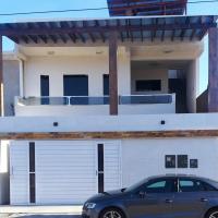 House near the airport and Atalaia Beach, hotel cerca de Aeropuerto de Santa María - AJU, Aracaju