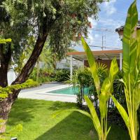 Lilly Pool Villa near Krabi Airport, hotel cerca de Aeropuerto Internacional de Krabi - KBV, Ban Tha Nun