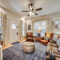 Less Than 1 Mi to Dtwn Texarkana Couples Retreat with Yard, khách sạn gần Texarkana Regional - Webb Field - TXK, Texarkana