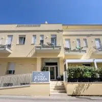 Hotel Perla, готель у місті Кастільйоне-делла-Пеская