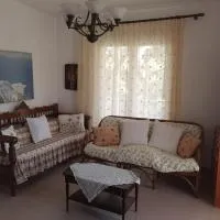 Sunny with terrace around, sea view, 65 sqm, hotel v destinaci Saronida