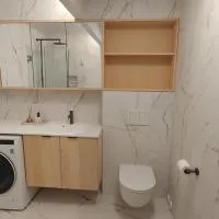 Splitter ny leilighet i sokkel på enebolig, ξενοδοχείο σε Vikhammer