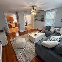 Bright 2BR by the Beach & Near Historic Salem, hotell i Beverly