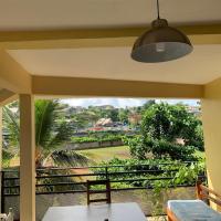 L'Arbre du voyageur 17 - Grand T1 perché à Mamoudzou centre, hotel near Dzaoudzi–Pamandzi International Airport - DZA, Mamoudzou