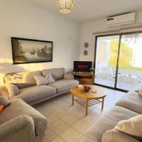 SundyBeach Beachfront 2Bdr Dhekelia, hotel en L&aacute;rnaca