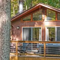 Wooded Nest, Cozy 3BR Chalet Near Spas, Downtown Berkeley Springs & Hiking, hotel em Berkeley Springs