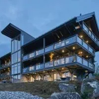 Naava Chalet 302 - Gorgeous apartment with lake view, hotel u gradu Ahtari
