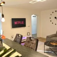Luxuswohnung in Bodensee, im Radweg mit Parkplatz، فندق في رومانسهورن