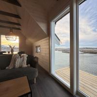Rorbu med fantastisk utsikt i Brønnøysund, hotel cerca de Aeropuerto de Brønnøysund-Bronnoy - BNN, Salhus