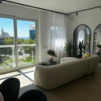 Beachfront Family Oasis - 2BR for 4, hotel in Barcelona
