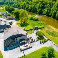 La ferme de la Semois au bord de l'eau 7 chambres、Laviotのホテル