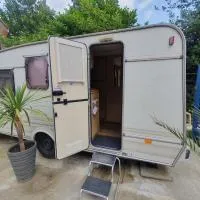relax and enjoy in this cozy caravan, hotel a Ponders End