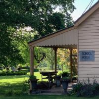 Schoolhouse, hotel dicht bij: Inverell Airport - IVR, Matheson