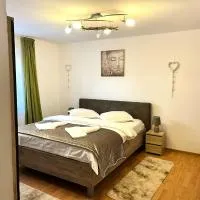 Rustic Breeze Azuga - 5 Mins to Train Station & BBQ, hotell i Azuga