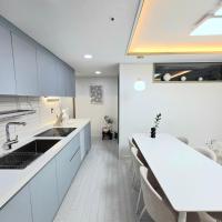 2 Bathrooms & 3 Rooms, New Elevator, hotel a prop de Aeroport internacional de Gimpo, a Se&uuml;l