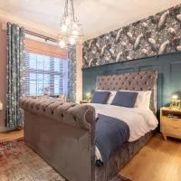 The Secret Garden, Donaghadee - The Hideaway - Lavish 3-DBR & Stylish 5-Beds - Sleep 7 - Hi-Speed Wi-Fi - Parking - Hot Tub - Garden, ξενοδοχείο σε Donaghadee