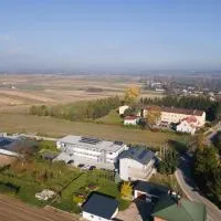 PrzyStań S7, hotel i Smroków