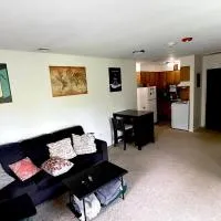 Cozy One-Bedroom Retreat in the Heart of Smithtown, hotel u gradu Smithtown