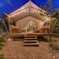Glamping Getaway on Winery in Hill Country, hotel u gradu 'Johnson City'